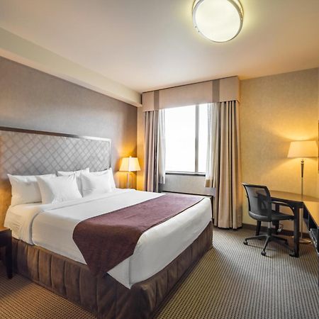 Acclaim Hotel By Clique YYC Екстериор снимка