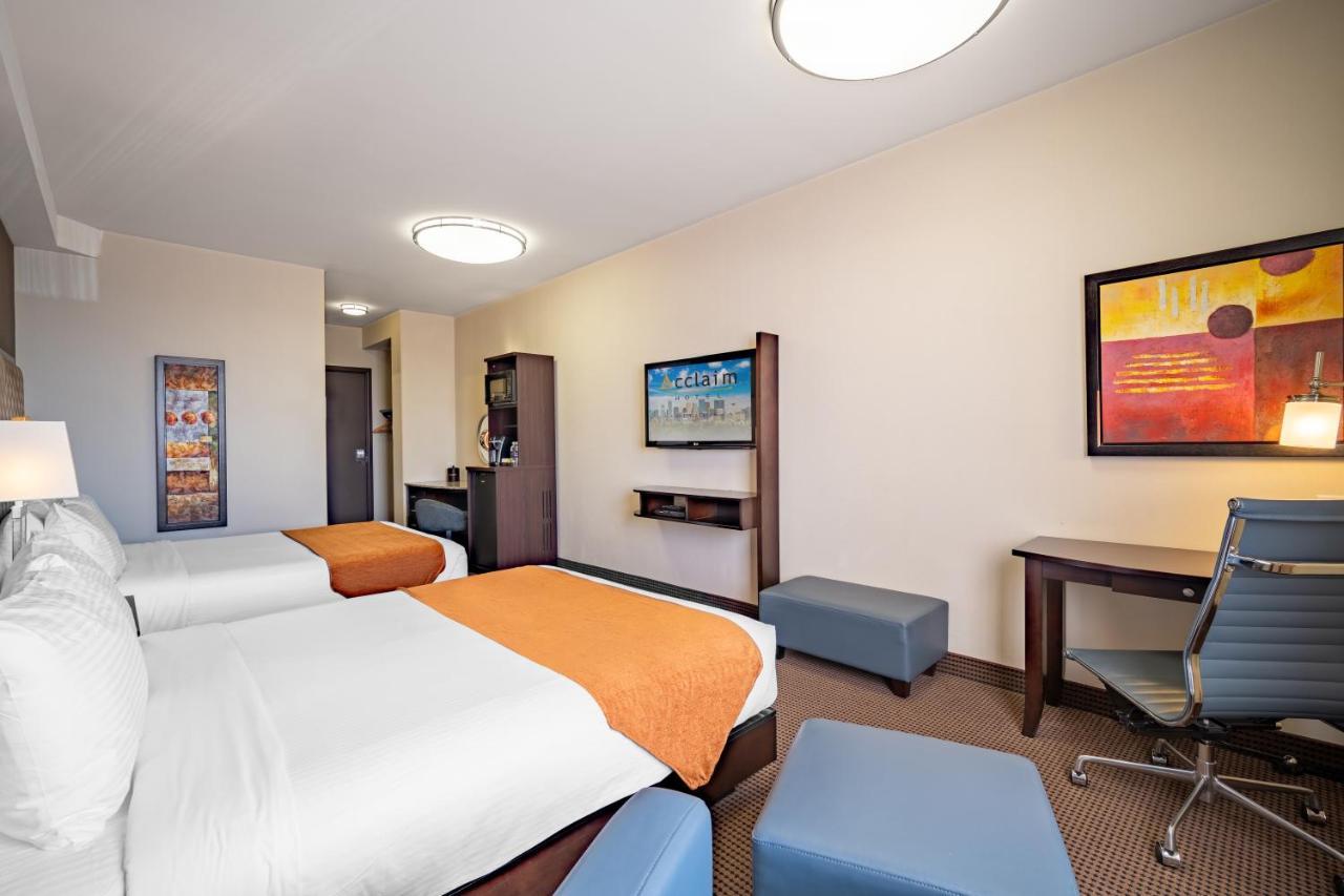 Acclaim Hotel By Clique YYC Екстериор снимка