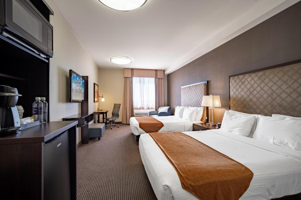 Acclaim Hotel By Clique YYC Екстериор снимка