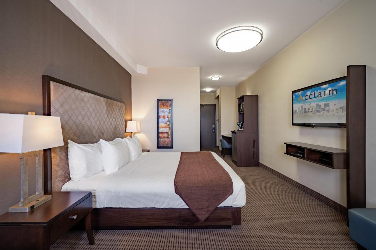 Acclaim Hotel By Clique YYC Екстериор снимка