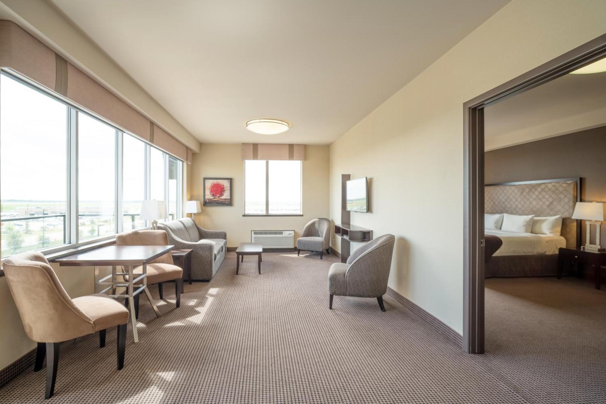 Acclaim Hotel By Clique YYC Екстериор снимка