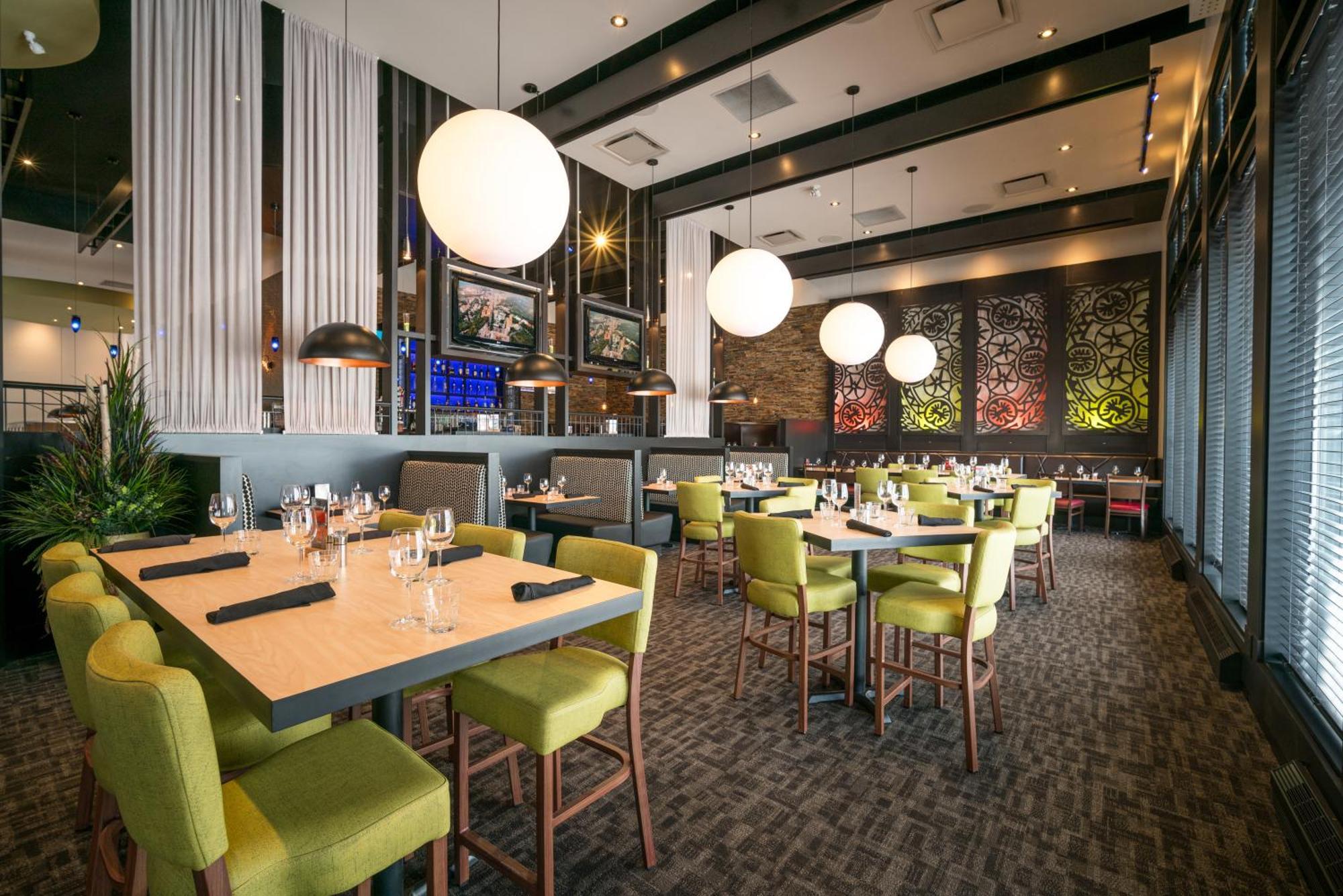 Acclaim Hotel By Clique YYC Екстериор снимка