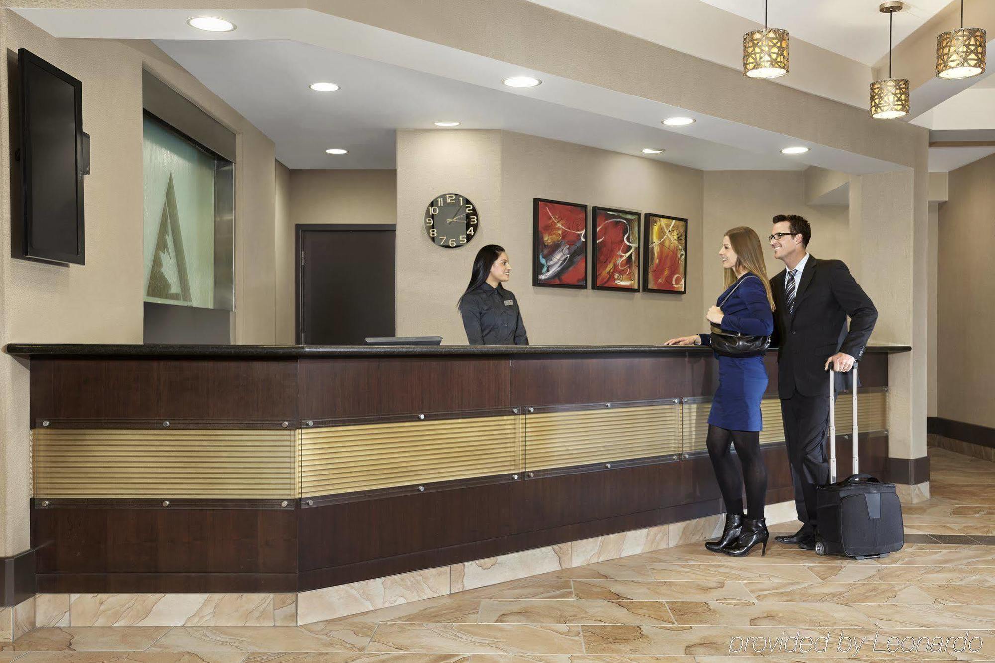 Acclaim Hotel By Clique YYC Екстериор снимка