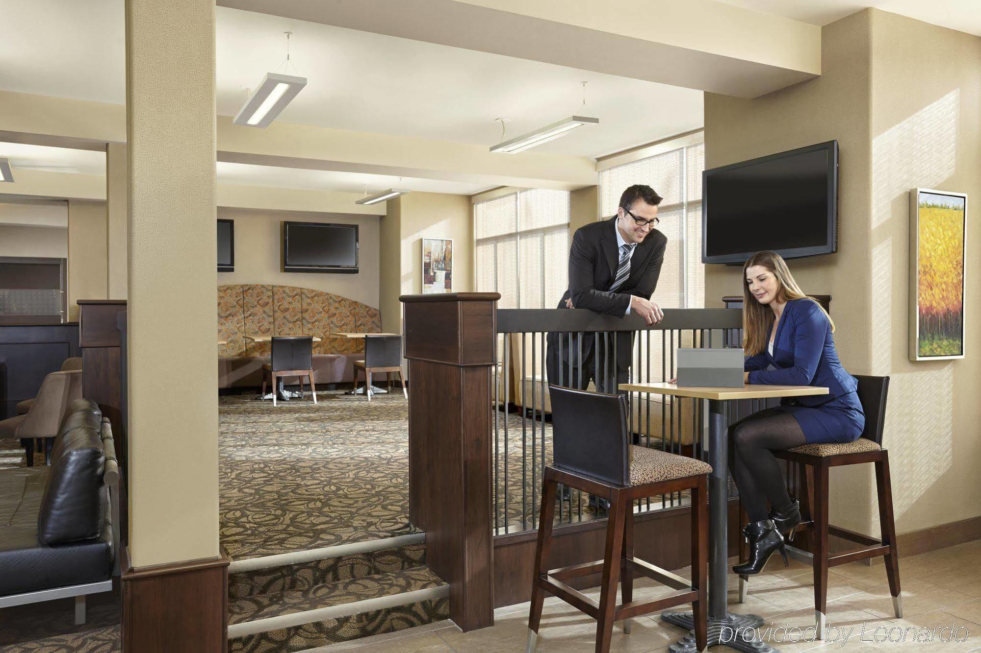 Acclaim Hotel By Clique YYC Екстериор снимка