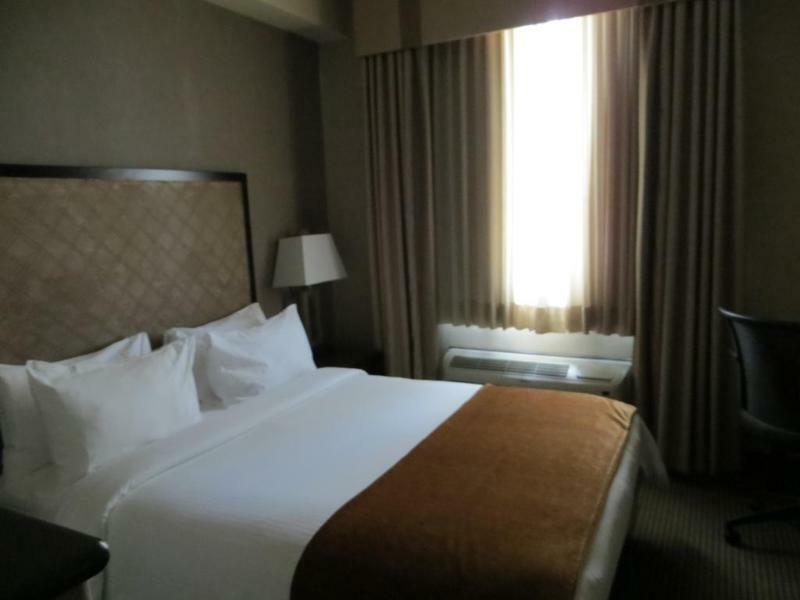 Acclaim Hotel By Clique YYC Екстериор снимка