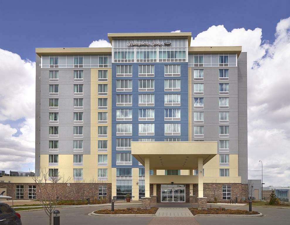 Acclaim Hotel By Clique YYC Екстериор снимка