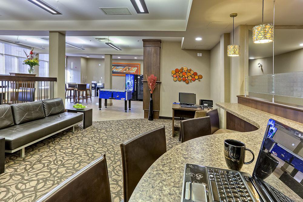 Acclaim Hotel By Clique YYC Екстериор снимка